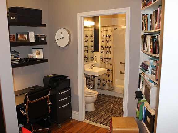 4th image of 326 W 43rd St APT 2RC