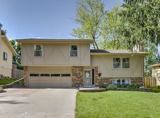 4925 Aspen Dr, Omaha, NE 68157