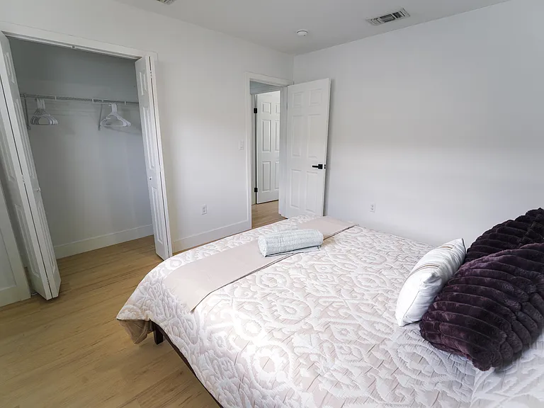 3306 SW 24th Ter — Photo 12