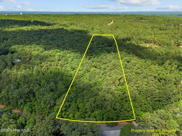 550 E Hedgelawn Way, Southern Pines, NC 28387