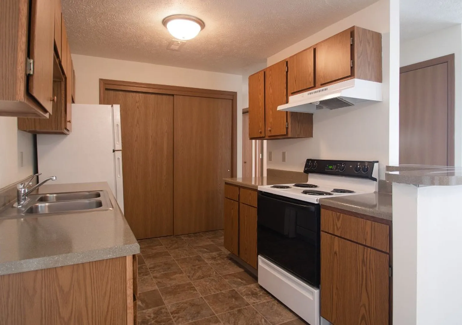 The Heights Apartments — Photo 4