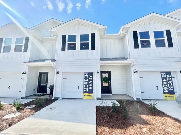 22 Redbird Loop — Photo 1