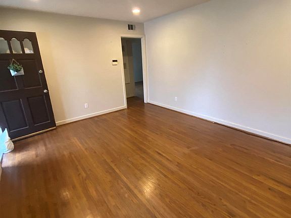 3rd image of 248 Fairlane Dr