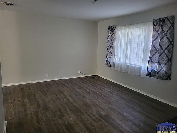 4th image of 3819 Parkview Dr
