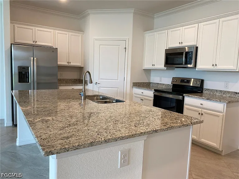 14662 Cantabria Dr — Photo 29