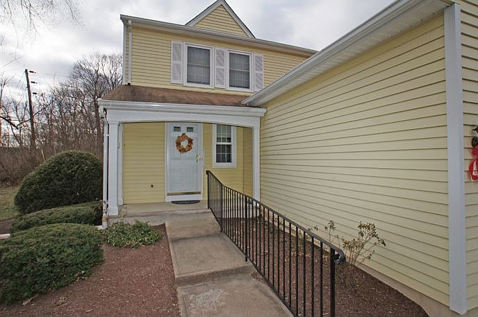 1st image of 20 Carriage Ln #20