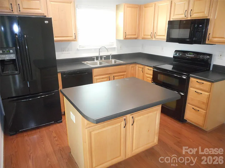 322 Deep Water Ln — Photo 9