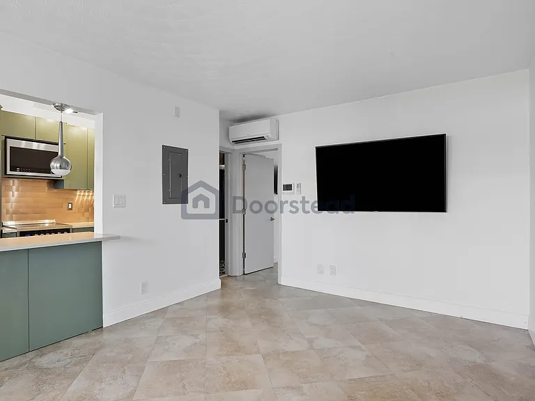 850 NE 13th St #9 — Photo 11