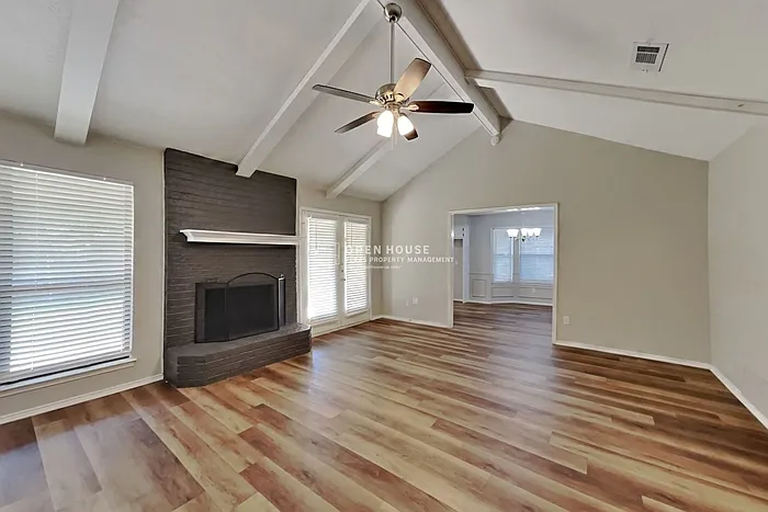 3 bed, 2.0 bath, 1516 sqft, $2,200 — Photo 3