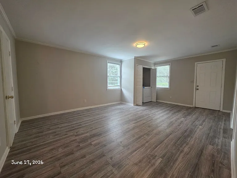 1118 E 39th St — Photo 6