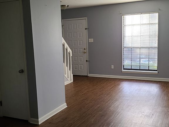 2nd image of 3724 Aksarben Dr