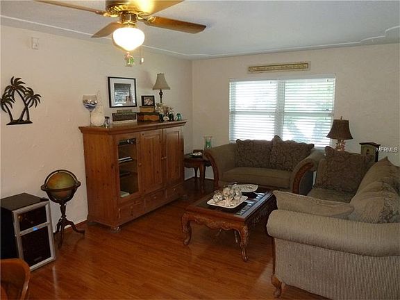 5th image of 111 Hollyhock Dr