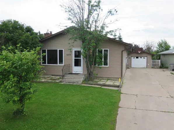 9219 N 97th Ave, Grande Prairie, AB T8V 5K7