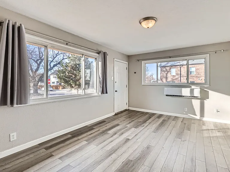 3658 N Gaylord St — Photo 3