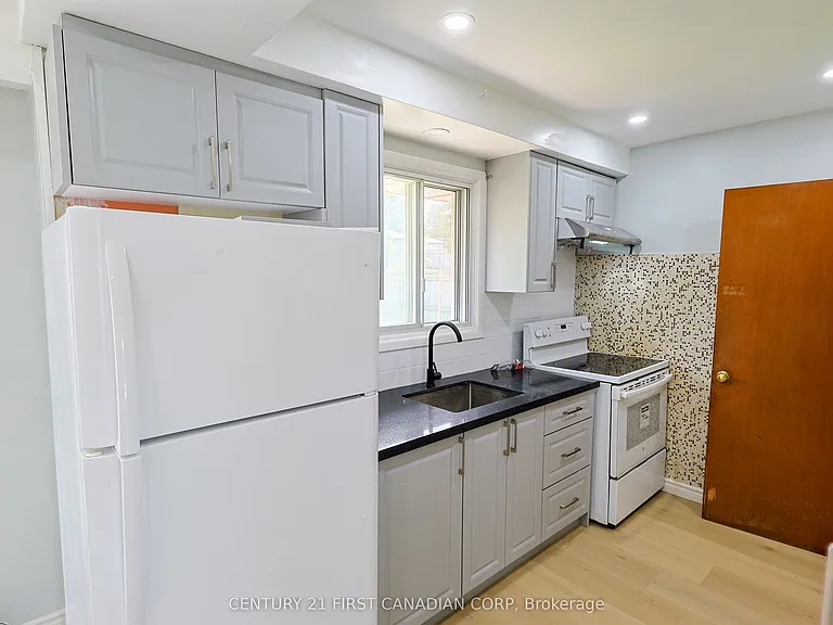 268 Burlington Cres #UPPER — Photo 25