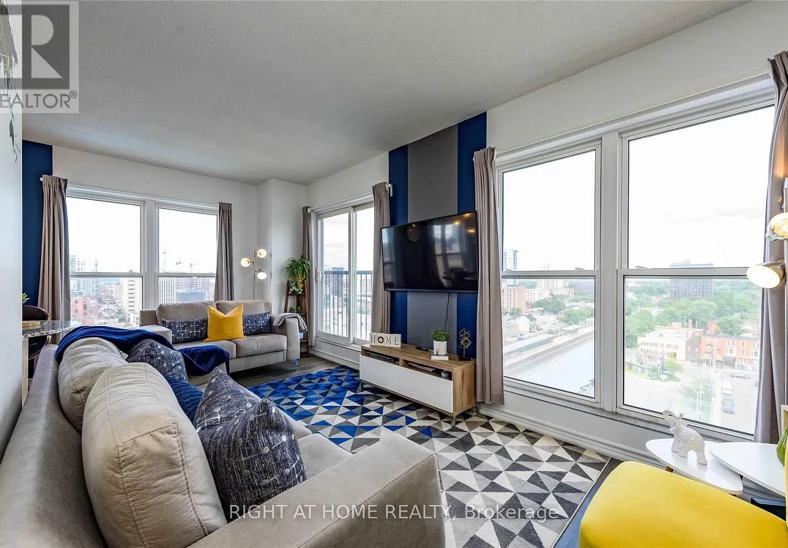 2 bed, $2,450 — Photo 1