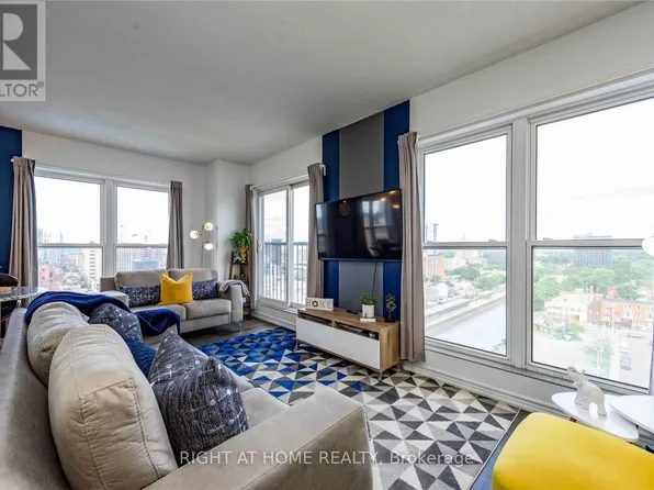135 James St S, Hamilton, ON
