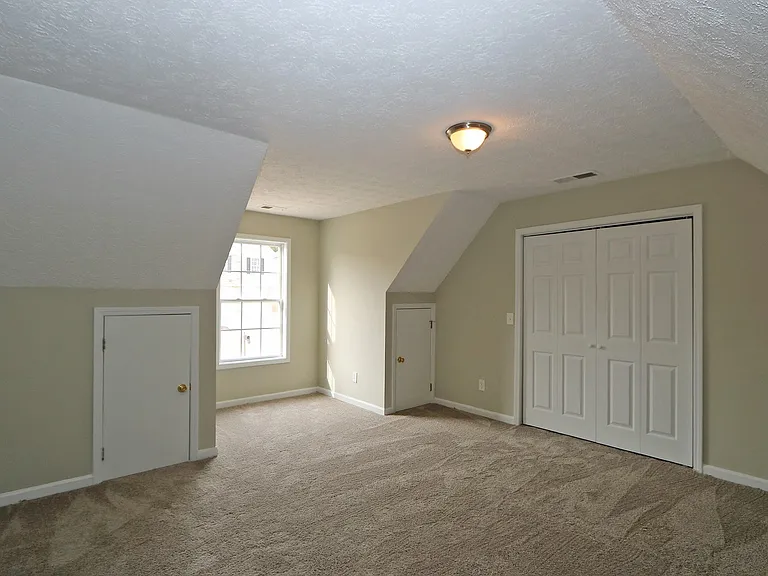 102 Providence Dr — Photo 15