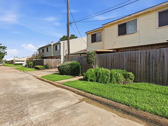 3rd image of 1218 Park Meadow Dr