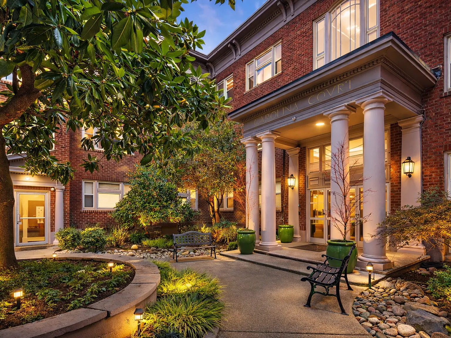 Carolina Court — Photo 3