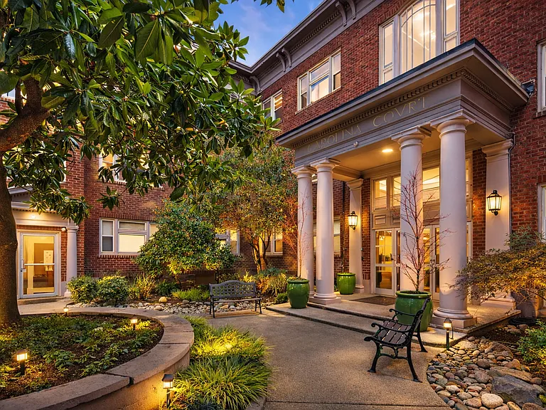 Carolina Court — Photo 3