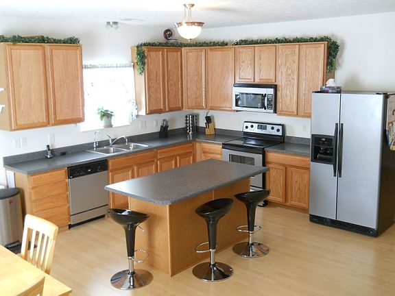 Kitchen. Large pantry not shown in this picture.