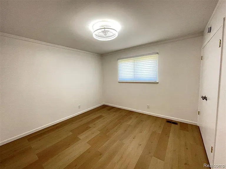 32827 Dover Ave — Photo 25