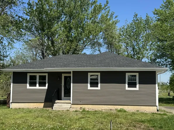 102 Summit St, Hughesville, MO 65334