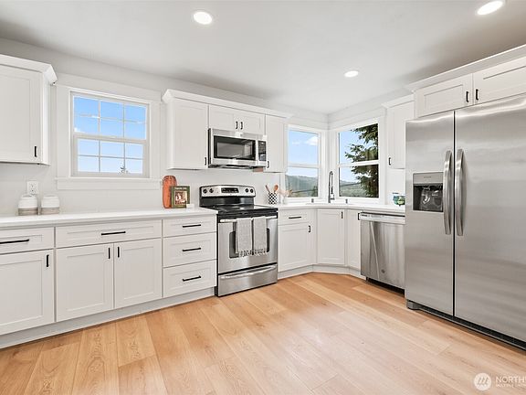 5th image of 2405 Sunrise Street
