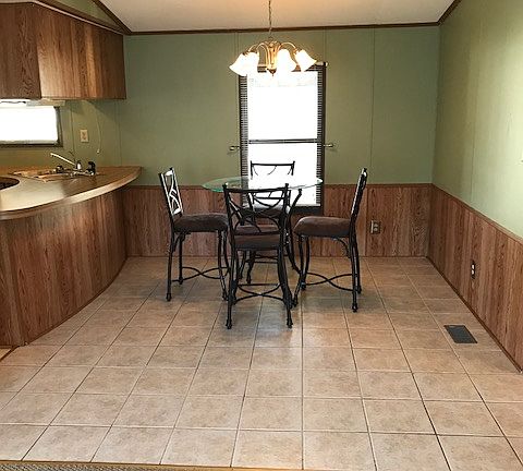 4th image of 810 Southmoor Dr
