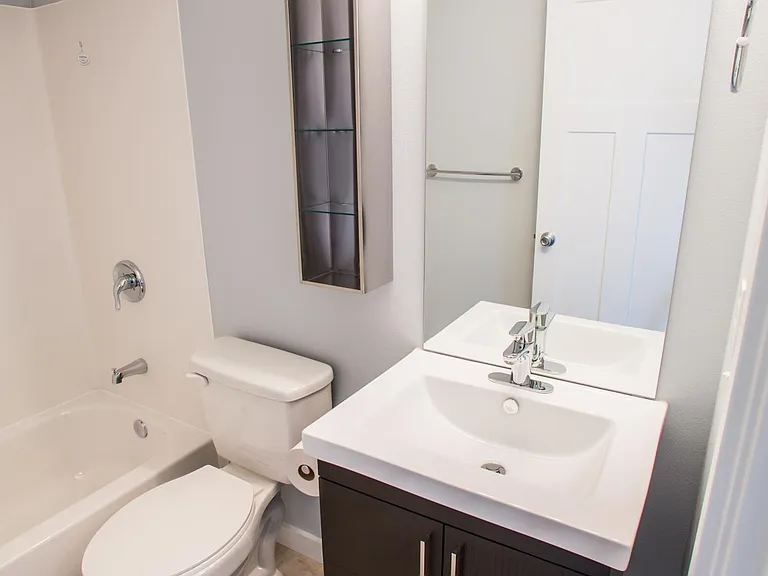 2221 E Thomas St #2 — Photo 6