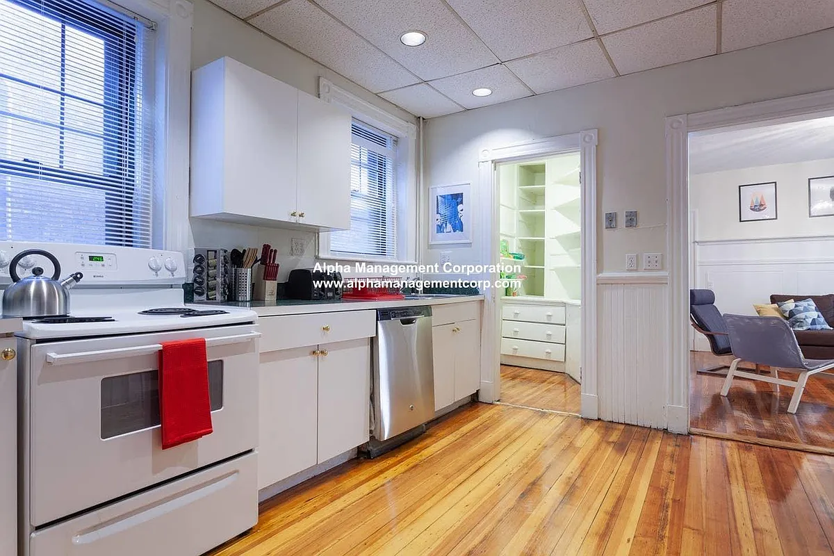Building Photo - 1247 Beacon St #3