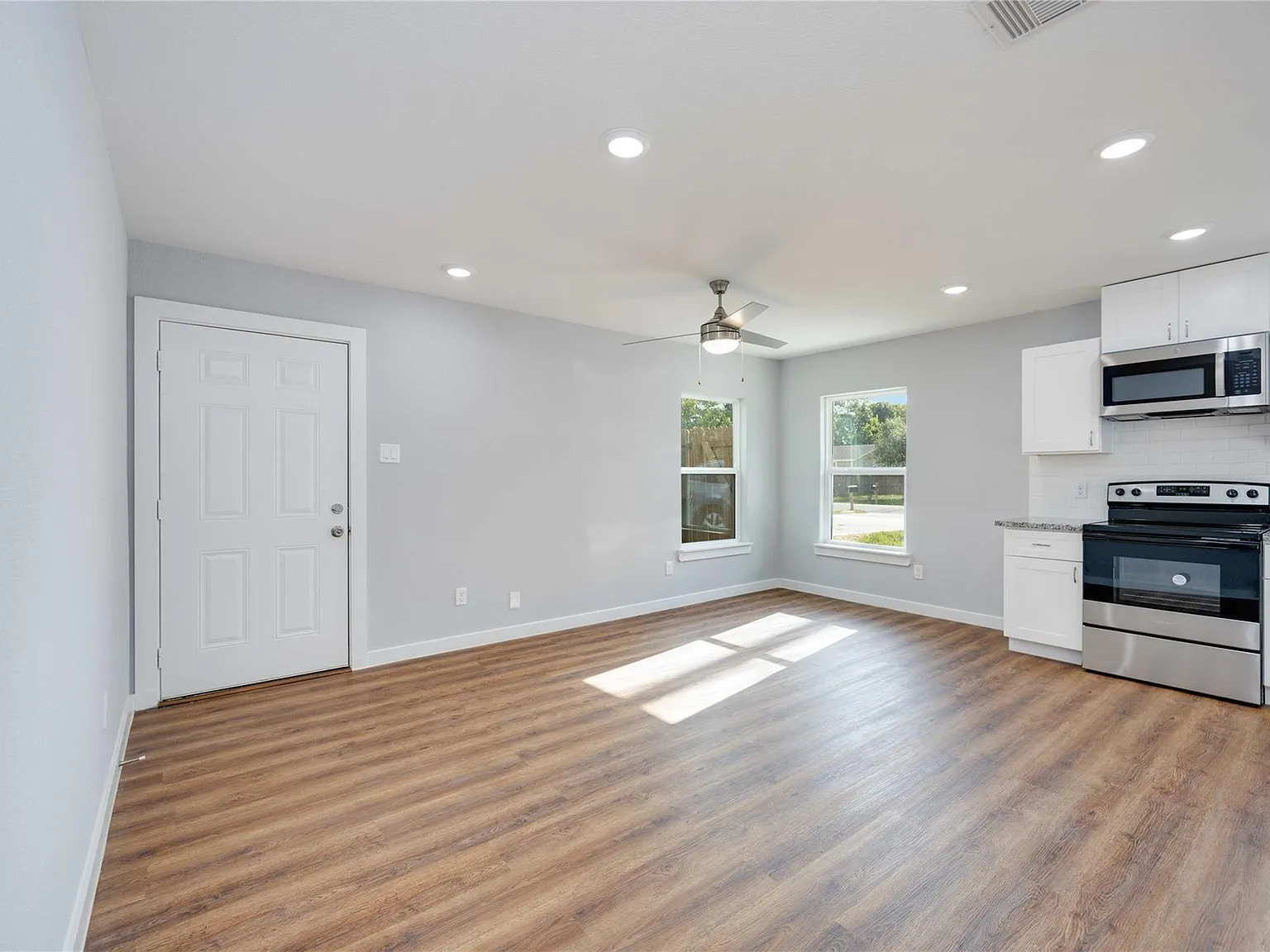 3 bed, 2.0 bath, 1150 sqft, $1,500 — Photo 3
