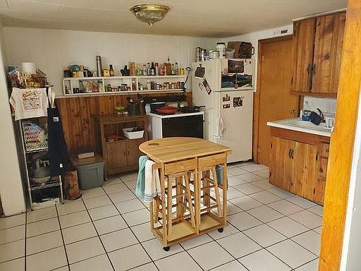 3rd image of 305 Scott Ave APT B