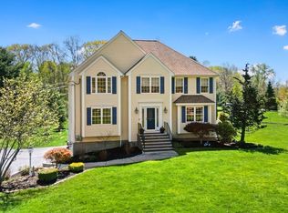 1 W Shore Rd, Merrimac, MA 01860