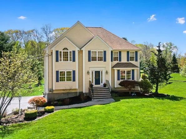 1 W Shore Rd, Merrimac, MA 01860