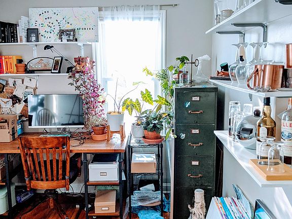 Main floor Office or Bedroom 11' x 10'