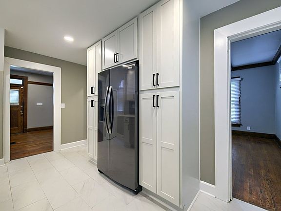 5th image of 251 E Lane Ave