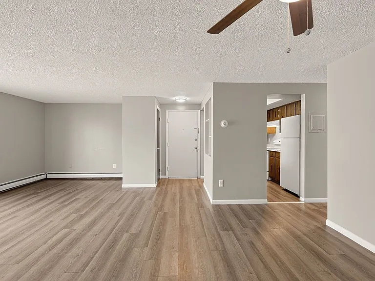 East Towne Apartments — Photo 22