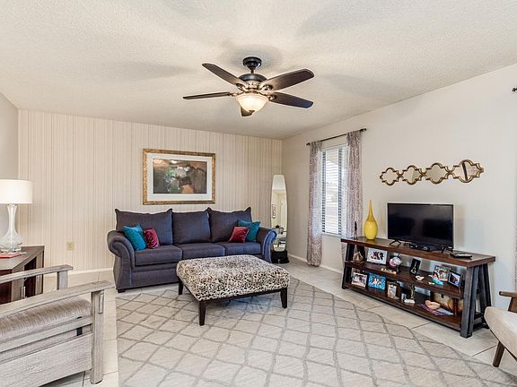 3rd image of 10441 W Burns Dr