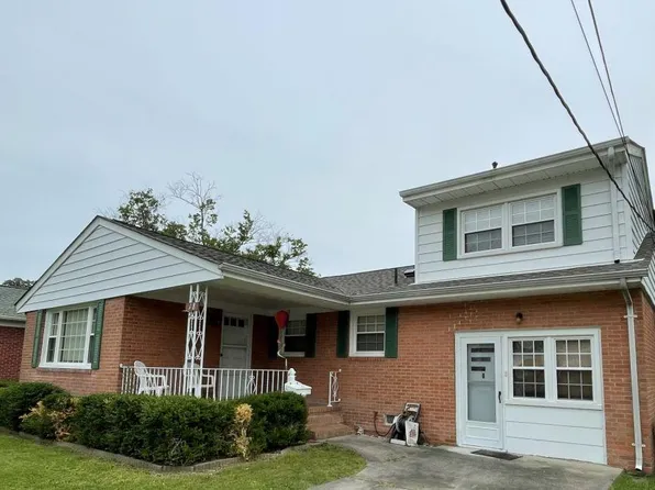 18 Bonneville Dr, Hampton, VA 23664