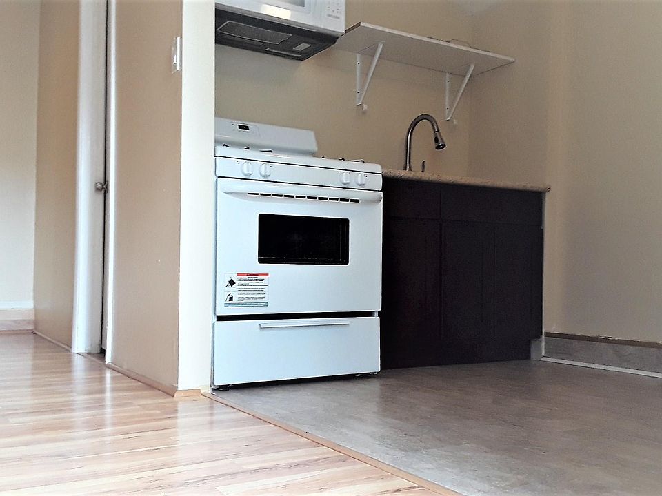 2nd image of 1116 E Blue Dr