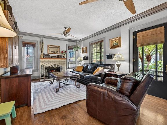 4th image of 652 8TH AVENUE N