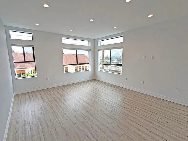 338 N Mariposa Ave — Photo 18