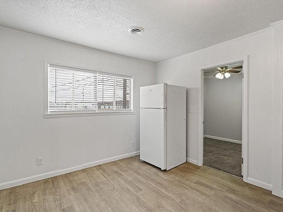 4th image of 2807 Merriam Ln