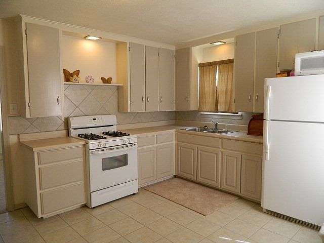 1st image of 821 Jefferson Ave