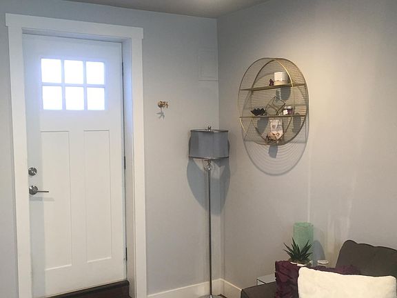 2nd image of 914 S Warsaw St #1/2
