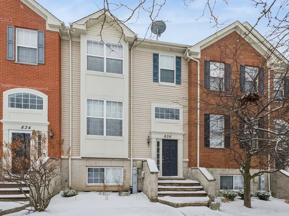 836 Lewisburg Ln, Aurora, IL 60504