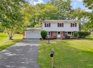 7 Winnermere Dr, Fairport, NY 14450