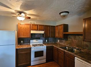 University Row, Omaha, NE 68105